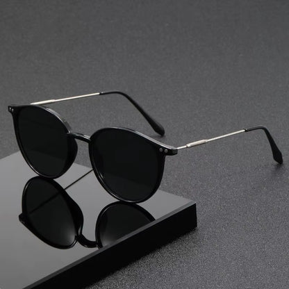 2-Piece Set of Vintage Cat Eye Sunglasses for Women and Men - Stylish Narrow Eyewear
